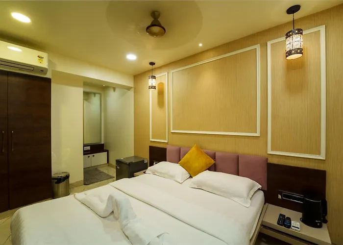 La Hotel Metro Near Bkc Mumbai