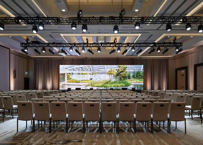 The Douglas, Autograph Collection Vancouver