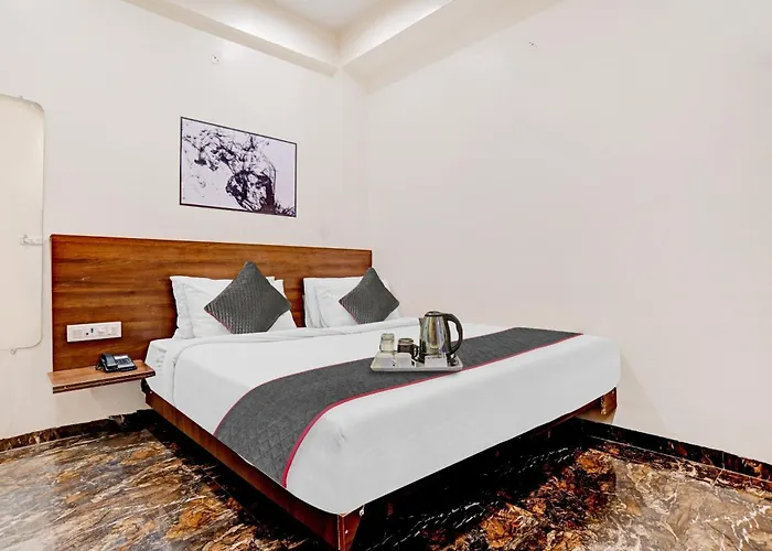 Super Townhouse Hotel O Benchmark Indore