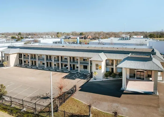 Super 8 By Wyndham Jackson Ms Near The Fairgrounds Hotel