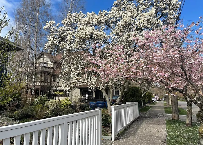 Cecil Bacon Manor Bed & Breakfast Seattle