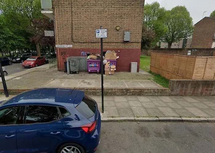 Cozylease 3 Bedroom Canary Wharf Family,Workcation, Fast Wifi, Workspace,1 Stop To City London