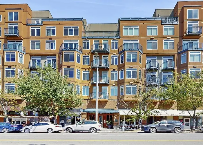 Sapphire Of Belltown Court Apartment Seattle