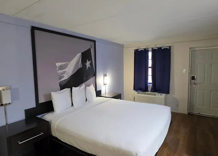 Super 8 By Wyndham Austin South I-35 Hotel