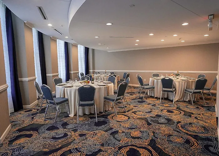 Crowne Plaza Cleveland At Playhouse Square By Ihg Hotel