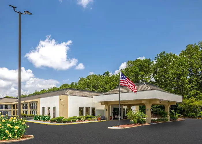 Baymont By Wyndham Columbus Ga Hotel