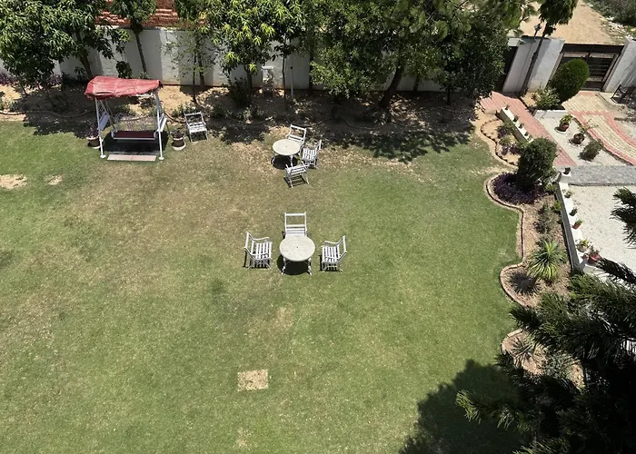 Skyview Stays I Party Lawns I Adjacent The Good Club I 1Km Sukhna Lake,Rock Garden & High Court I Chandigarh