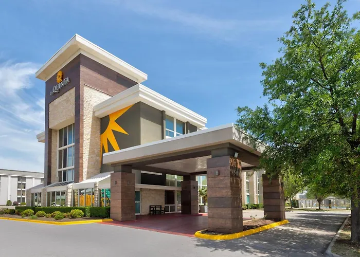 La Quinta By Wyndham Dallas I-35 Walnut Hill Ln