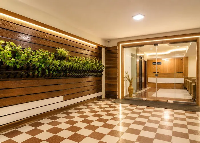 Hotel Comfort Park - Opposite Sri Ramachandra Medical College Porur Chennai