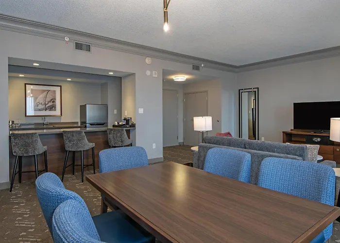 Doubletree By Hilton West Edmonton Hotel