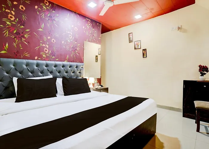 Oyo 77012 Hotel Moss View - Moca Mumbai