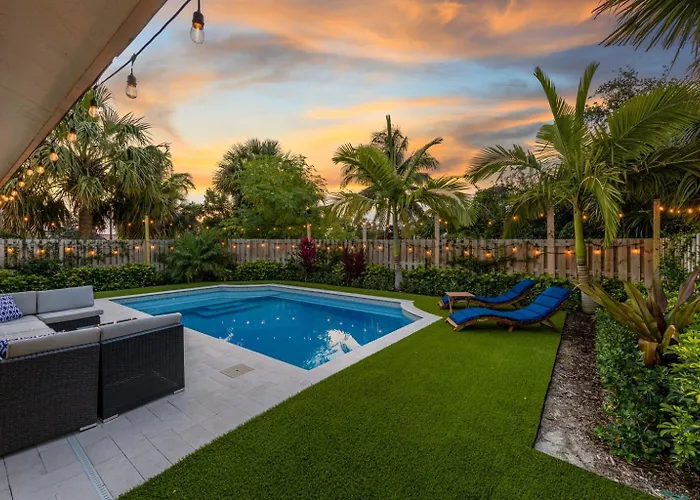 Modern Romantic Tropical Poolside Retreat! West Palm Beach