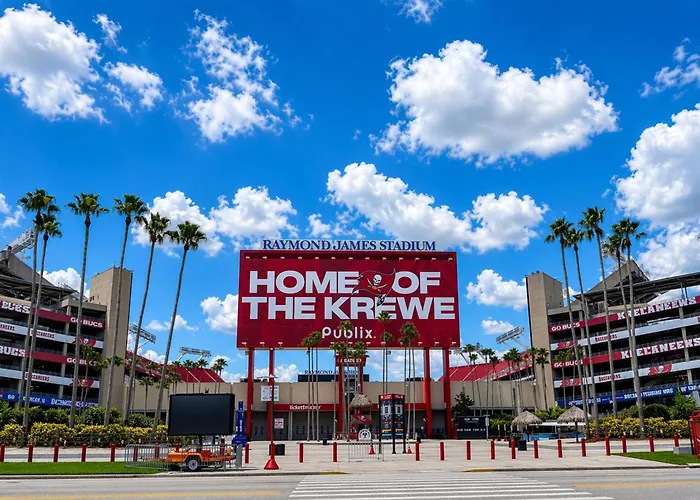 Holiday Inn Express & Suites Tampa Stadium - Airport Area By Ihg