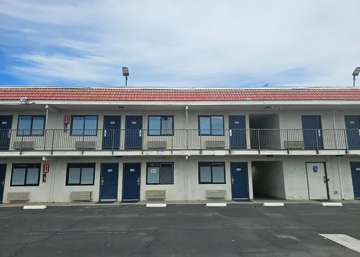Bridgeview Hotel Fresno