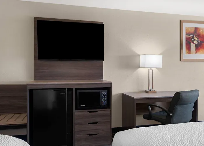 Baymont By Wyndham Santa Fe Hotel