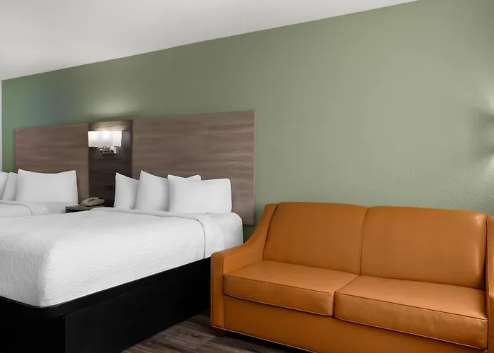 Baymont By Wyndham Santa Fe Hotel
