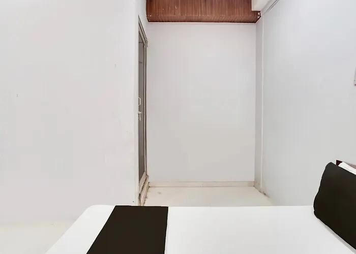 Hotel O Day Night Rooms Surat