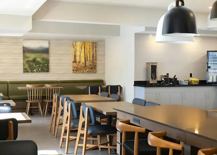 Fairfield By Marriott Inn & Suites Grand Rapids Airport