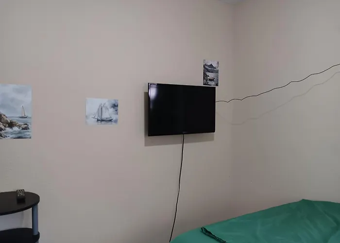 Hostel Tampa, 15 Minutes To Airport, Near Ybor City, Downtown, Self Check-In