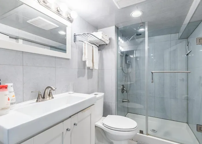 Modern Suite Condo Heart Of St Clair West - Bloor Hotel Toronto
