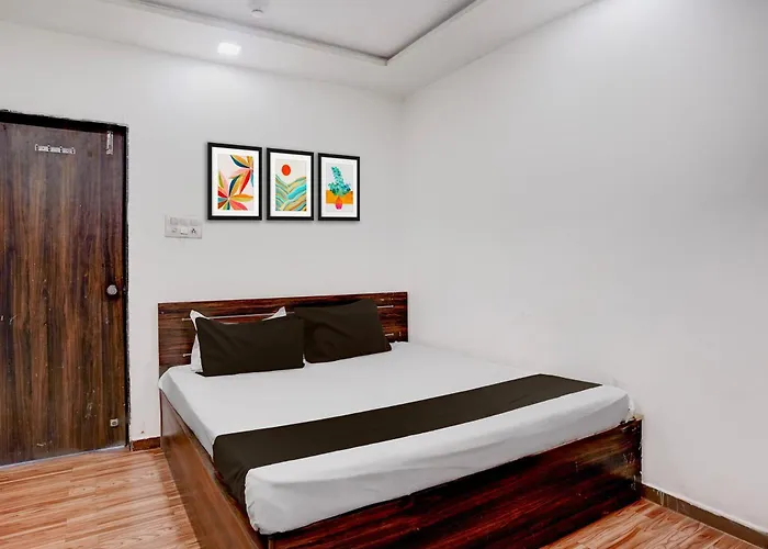 Hotel O Red Rose Rajkot