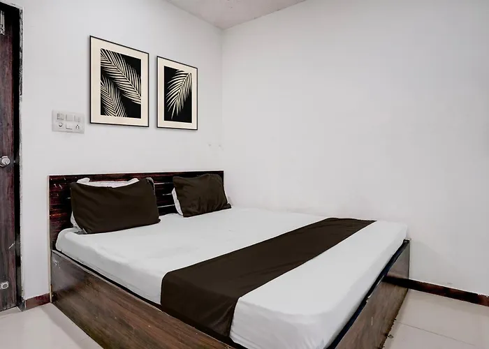 Hotel O Red Rose Rajkot
