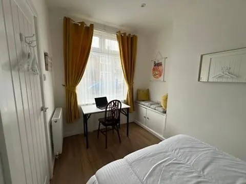 Windsor House Liverpool 3 Bed 2 Bath Free Parking