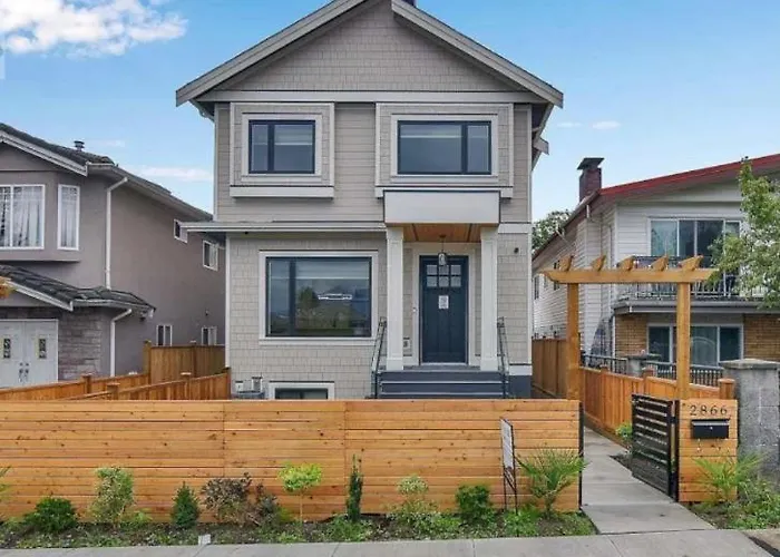 Private Bachelor Suite Near Pne Vancouver