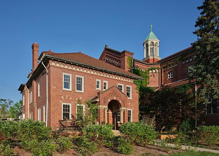 Aleo Bed & Breakfast Detroit