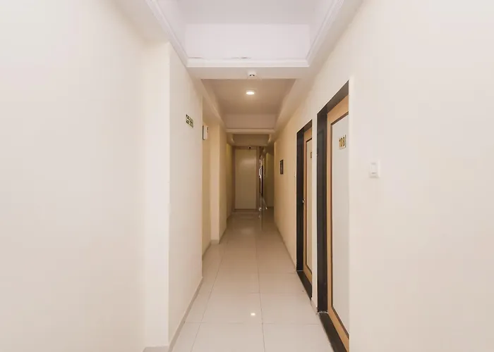 Capital O Orbit Inn Near Infiniti Mall Mumbai