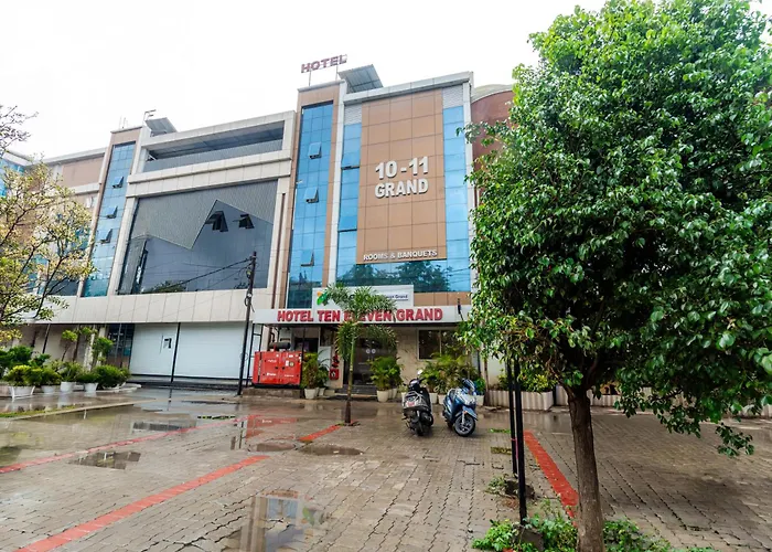 Fabhotel Ten Eleven Grand Indore
