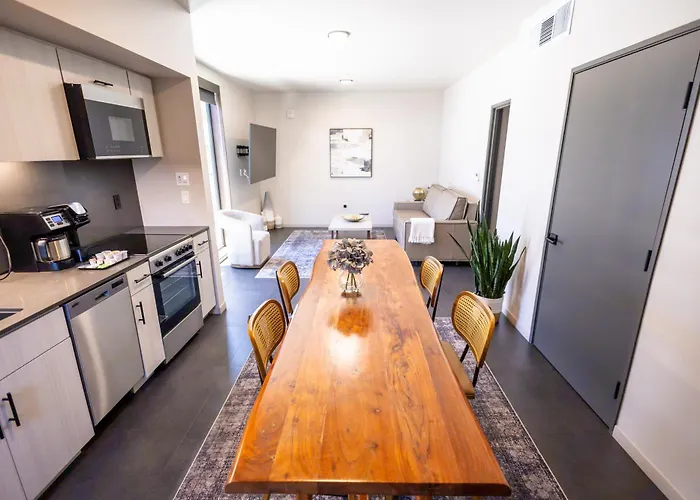 City24 Condo Hotel Little Italy Mission Hills San Diego