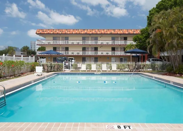 Baymont By Wyndham Sarasota Hotel