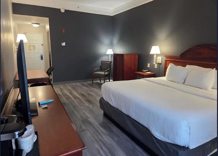 La Quinta Inn And Suites Fort Myers I-75 Gateway