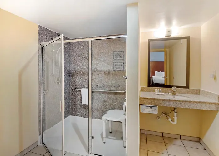 Comfort Inn & Suites Charleston Airport Convention Center North Charleston