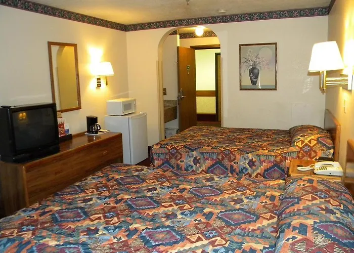 Econo Lodge Inn & Suites Albuquerque East I-40 Eubank Exit