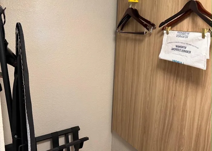 Days Inn By Wyndham Yosemite Area Fresno