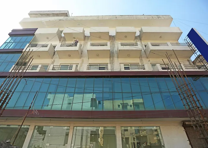 Oyo 11340 Hotel Lakshmi Palace New Delhi