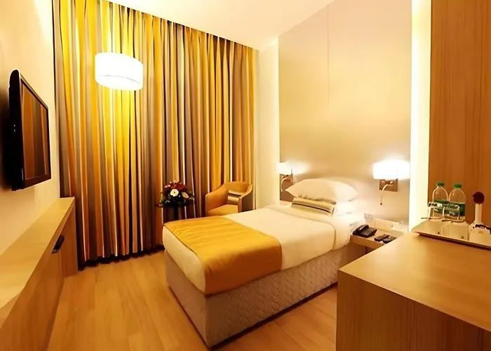 Mumbai Metro - The Executive Hotel