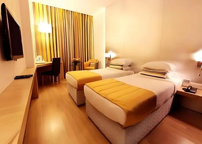 Mumbai Metro - The Executive Hotel
