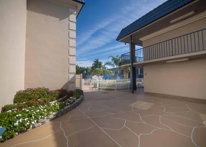 Clarion Inn & Suites Central Clearwater Beach