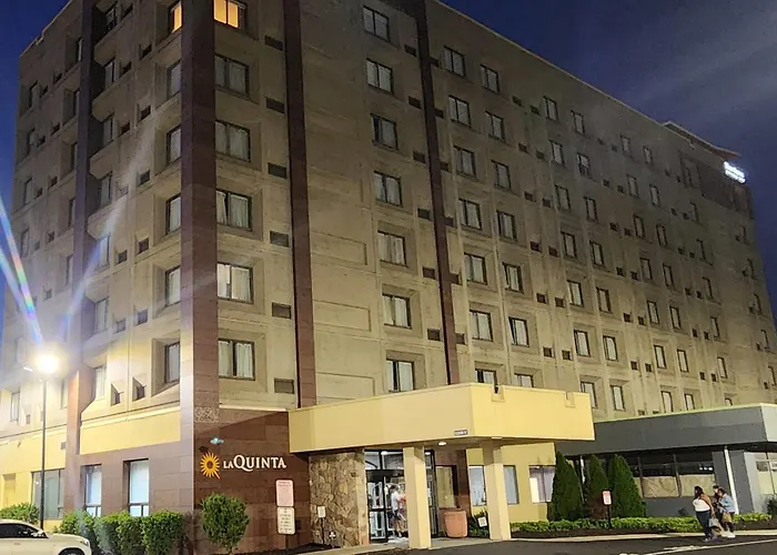 La Quinta By Wyndham New Haven Hotel