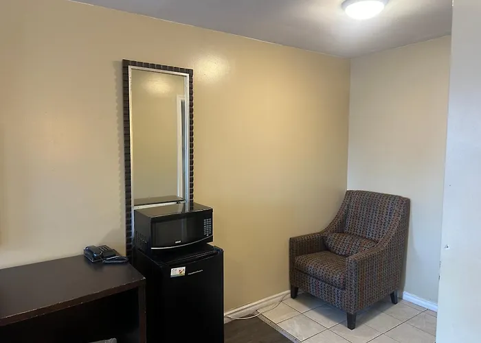 American Plaza Motel London