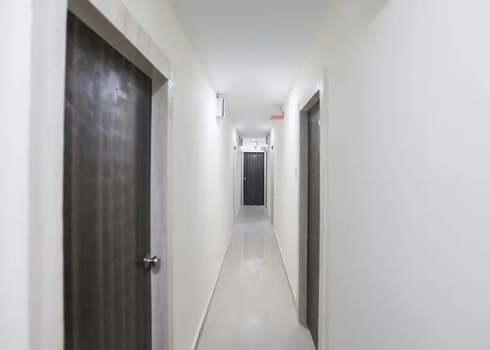 Hotel O Red Velvet Siddhi Vinayak Kolkata