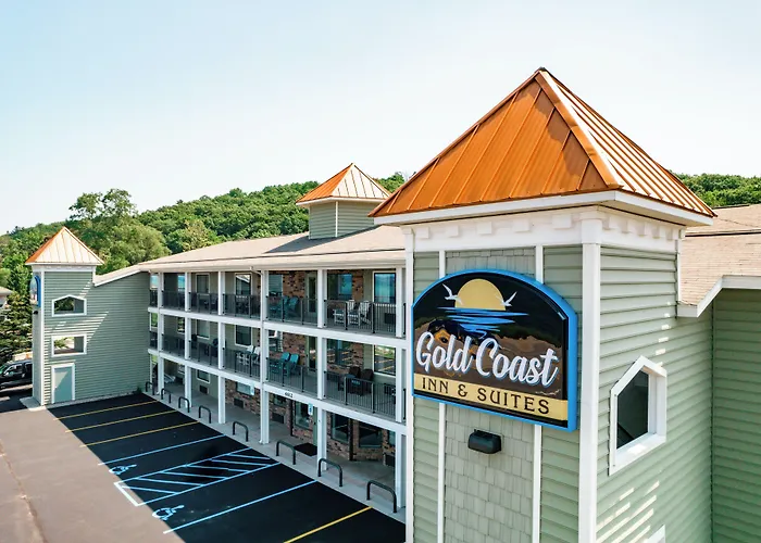 Gold Coast Inn ⁀➷ Breathtaking Sunsets ➠ Standard Lake View Room ➠ 106 Traverse City