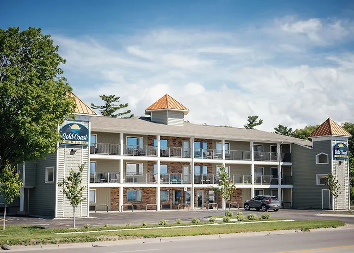 Gold Coast Inn ⁀➷ Breathtaking Sunsets ➠ Standard Lake View Room ➠ 106 Traverse City