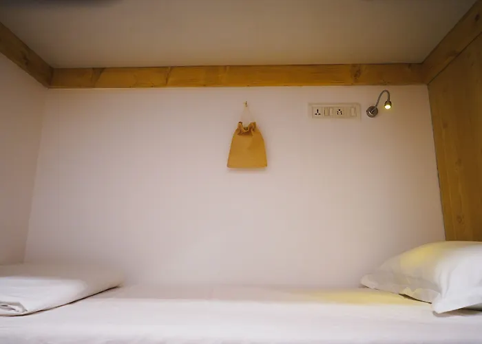 Nap Manor Hostels Mumbai