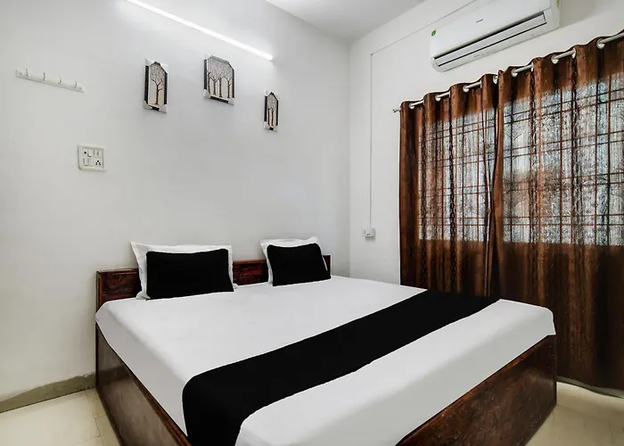 Hotel O Queen Palace Indore