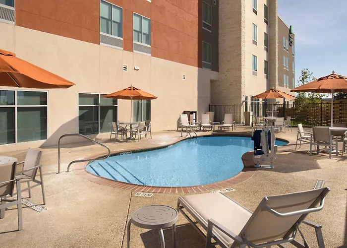 Holiday Inn Express & Suites San Antonio North-Windcrest By Ihg