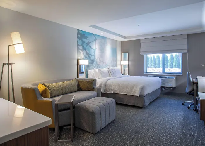 Courtyard By Marriott New York Queens/Fresh Meadows